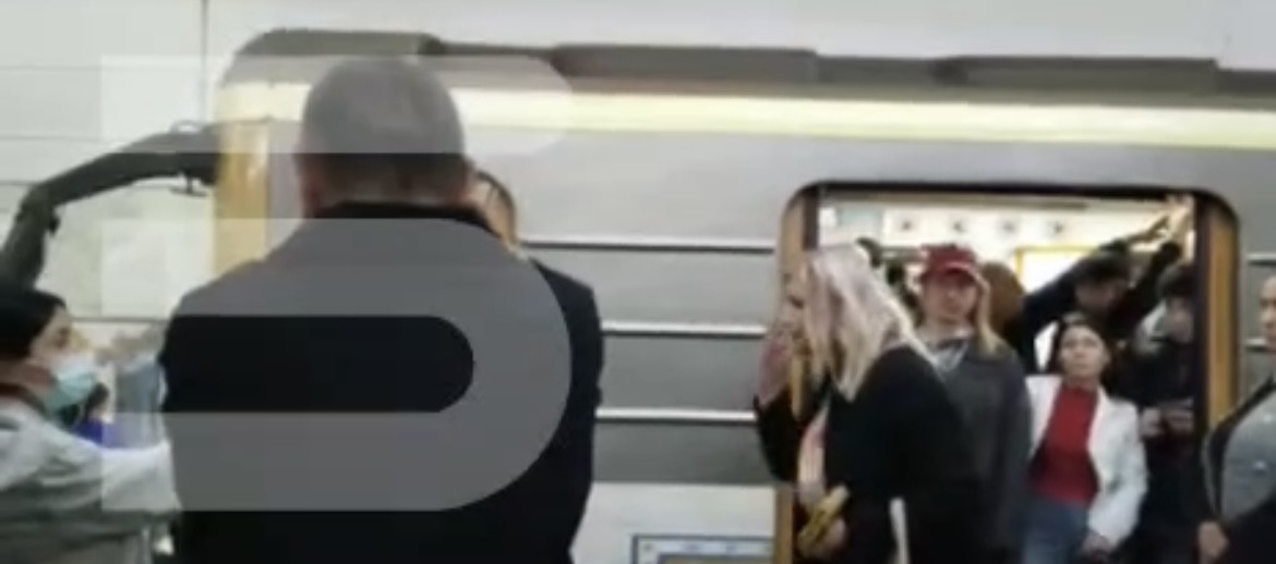 Երևանի Մետրոյի կայարաններում հերթեր են, քաղաքացիները վրդովված են