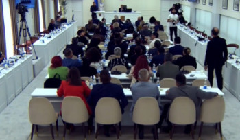 Լարված իրավիճակ ավագանու նիստում․ «Ի՛յա, մի՛ ընդհատեք իմ ելույթը, նի՛ստը վարեք», «Դե Ձեր տոնը իջացրեք»