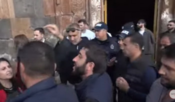 Լարված իրավիճակ. կարգալույծ եղած Տեր Արամը հրաժարվում է լքել Հովհաննավանքը. ուղիղ