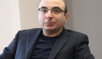 Հիմա պայքարը ոչ թե ձայների, սոցհարցման թվերի մասին է, այլ՝ մթնոլորտի, բազմահազարանոց հանրահավաքից ուղիղ մեկ փողոց այն կողմ լրիվ ուրիշ կյանք է․ Վահե Հովհաննիսյան