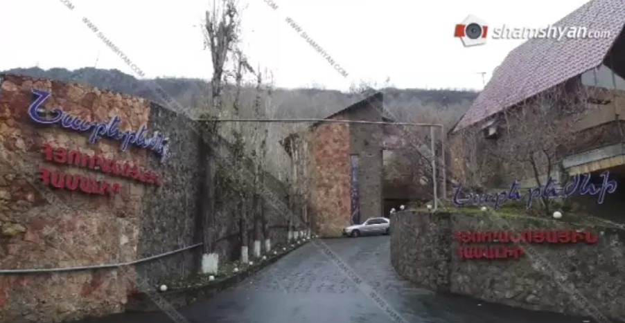 35-ամյա կինը ոստիկանությանը հայտնել է, որ իրեն պահում են Հրազդանի կիրճում գործող ռեստորաններից մեկում