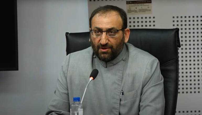 Զավեշտական է, թե երկրի շուրջ ծավալվող վտանգավոր զարգացումների պայմաններում ինչպիսի խեղկատակություններով է զբաղված իշխող քաղաքական ուժի քարոզչամեքենան. Արշակ Սրբազան