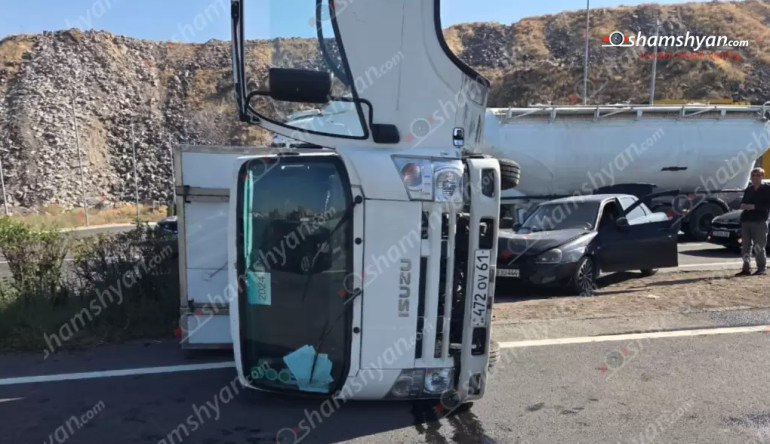 Կոտայքում բախվել են «Lada Priora»-ն ու բեռնատար «Isuzu»-ն. վերջինը կողաշրջվել է
