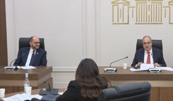 Դու չե՛ս կարա երկիրը կանգնացնես, ինչ ա՝ մի բան էն չի, ԱԺ-ի բյուջեն մի՛ քչացրեք․ ՔՊ-ականների բանավեճը