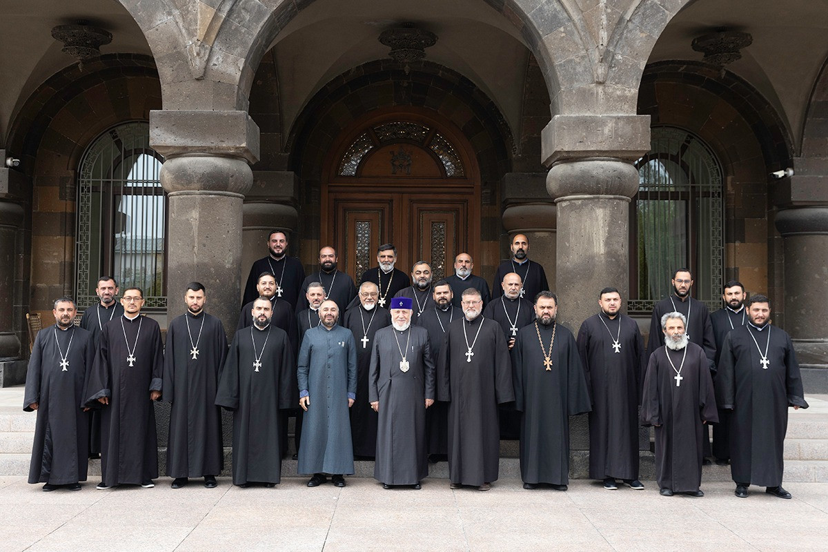 Ամենայն Հայոց Կաթողիկոսը հանդիպել է Մասյացոտնի թեմի հոգևոր սպասավորների հետ