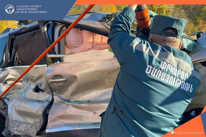 Լեռնապատ գյուղի մոտակայքում բեռնատար գնացքը բախվել է «Volkswagen» մակնիշի ավտոմեքենային. կան տուժածներ