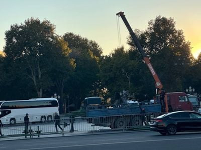 Հանրապետության հրապարակում սկսվել են գլխավոր տոնածառի տեղադրման աշխատանքները