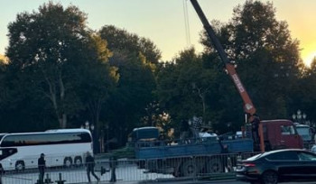 Հանրապետության հրապարակում սկսվել են գլխավոր տոնածառի տեղադրման աշխատանքները