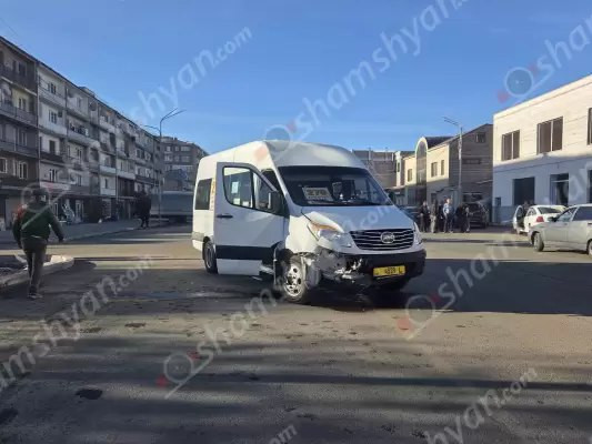 Բախվել են Հրազդան – Երևան երթուղին սպասարկող թիվ 270 մարդատար  «Գազել»-ն ու «Opel»-ը․ կան վիրավորներ