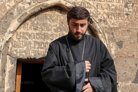 Եթե հոգևոր լինեին, այն ուխտը, որ տվել էին Հիսուս Քրիստոսին, իրենց ողջ կյանքը նվիրելու նրան և նրա եկեղեցուն, երբեք չէին դրժի, կին և երեխաներ չէին ունենա. Ստեփան Ասատրյան