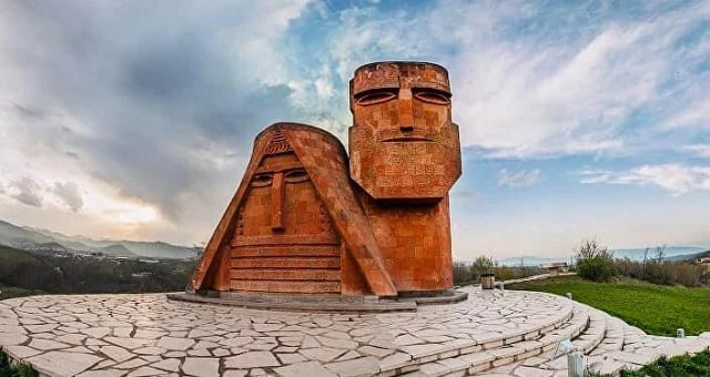 «Մե՛նք ենք մեր սարերը»․ հուշարձանի պատմությունը