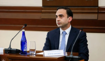 Մի ամիս ա՝ փոս չենք կարում լցնենք քաղաքում, Աջափնյակի մետրո պիտի կառուցե՞նք․ Ավինյանը զայրացավ