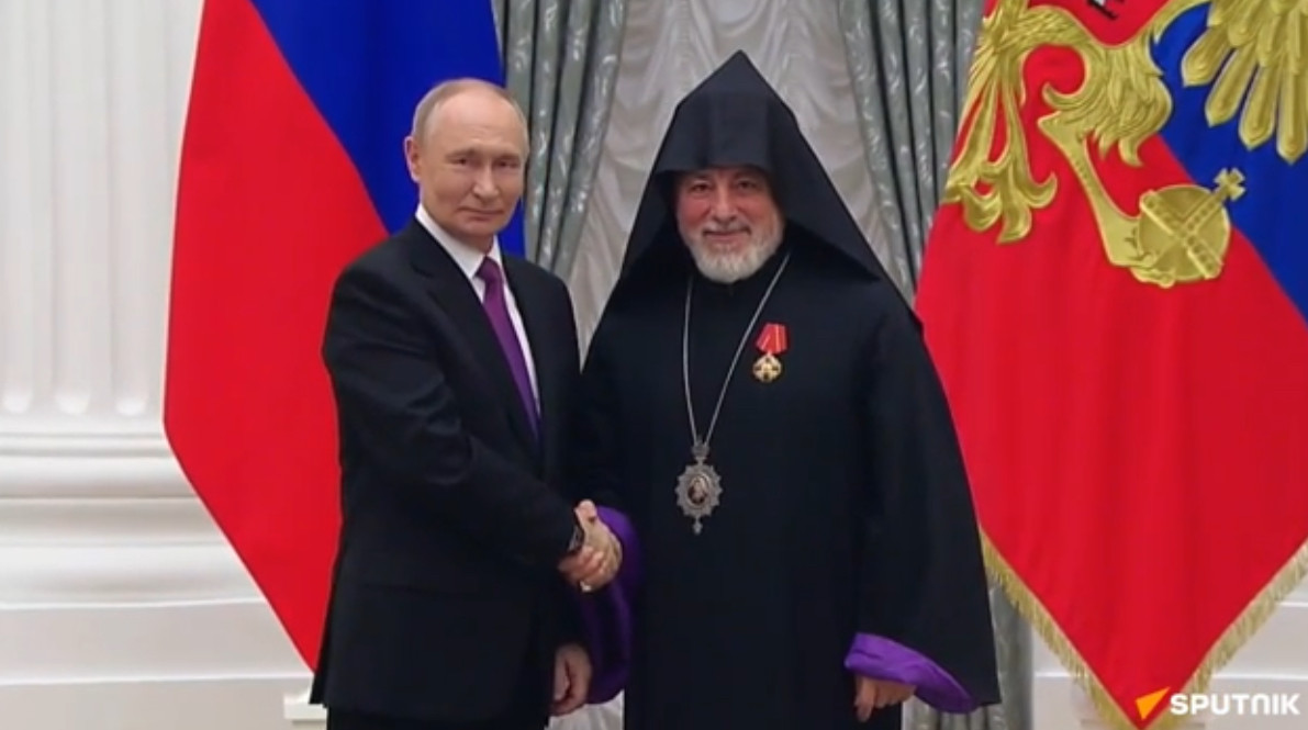 ՌԴ նախագահն Ալեքսանդր Նևսկու շքանշան է շնորհել Եզրաս արքեպիսկոպոս Ներսիսյանին