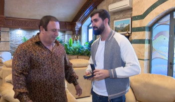 Այս օրերին մեր ժողովրդին առավել քան երբևէ անհրաժեշտ է հաղթանակներ. Գագիկ Ծառուկյանը հանդիպել է բիլիարդի բազմակի աշխարհի չեմպիոն, մեր հայրենակից Իոսիֆ Աբրամովին (տեսանյութ)