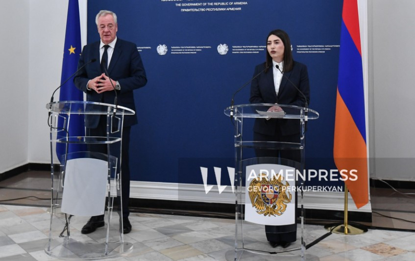 ԵՄ-ն պաշտոնապես Հայաստանին հանձնեց վիզաների ազատականացման գործողությունների ծրագիրը