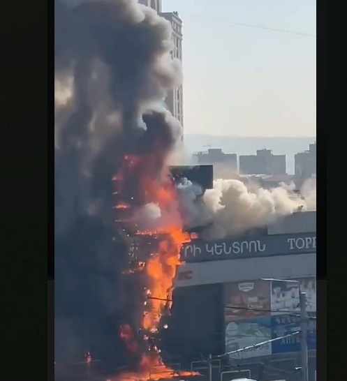 Կոմիտասի պողոտայի սննդի կետերից մեկում հրդեհ է բռնկվել․ չորս մարտական հաշվարկ է տեղում աշխատում