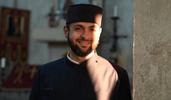 «Վարչապետն ինքն է որոշել». Տեր Հովհաննեսը վստահեցնում է՝ ինքը չի Նիկոլ Փաշինյանին պատարագի հրավիրել