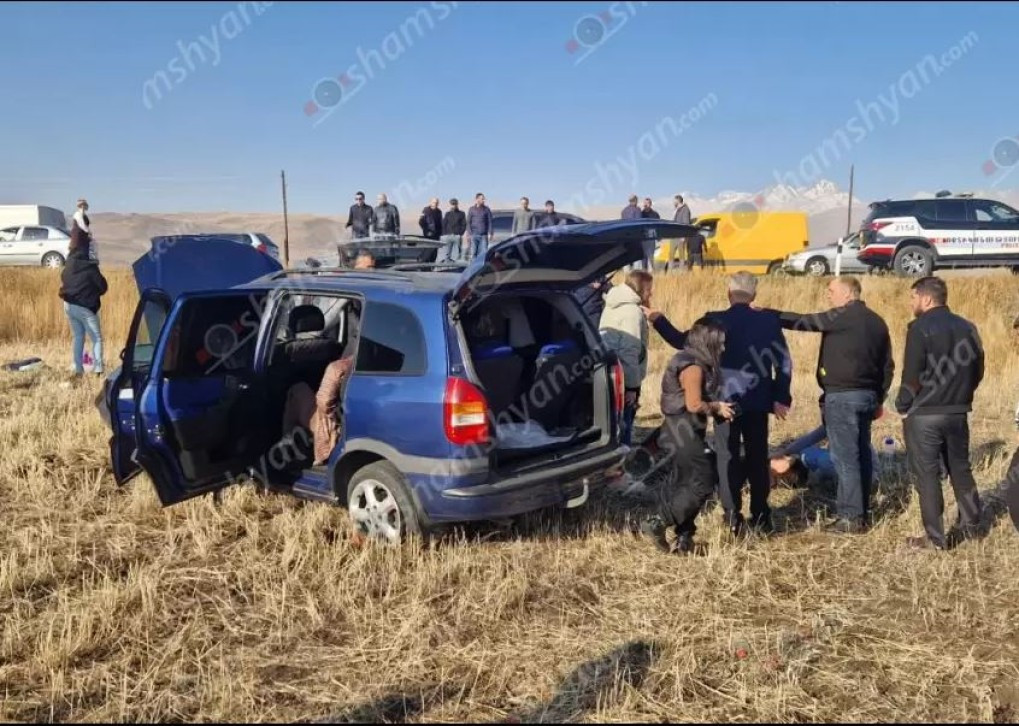 Ավտովթար՝ Արագածոտնի մարզում. բախվել են «Nissan X-Trail»-ն ու «Opel Zafira»-ն. կա 6 վիրավոր