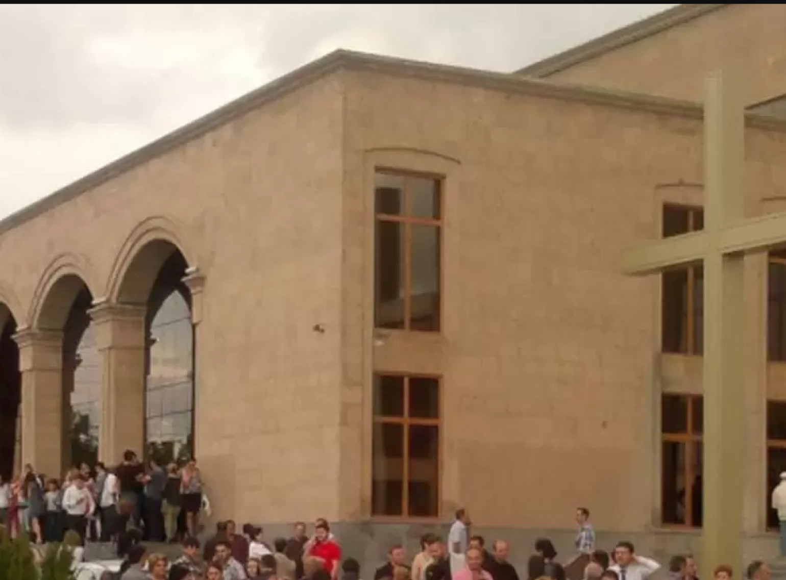 Թբիլիսյան խճուղու «Կյանքի խոսք» եկեղեցում 32-ամյա կինը դшնակաhարել է 57-ամյա մորաքրոջը