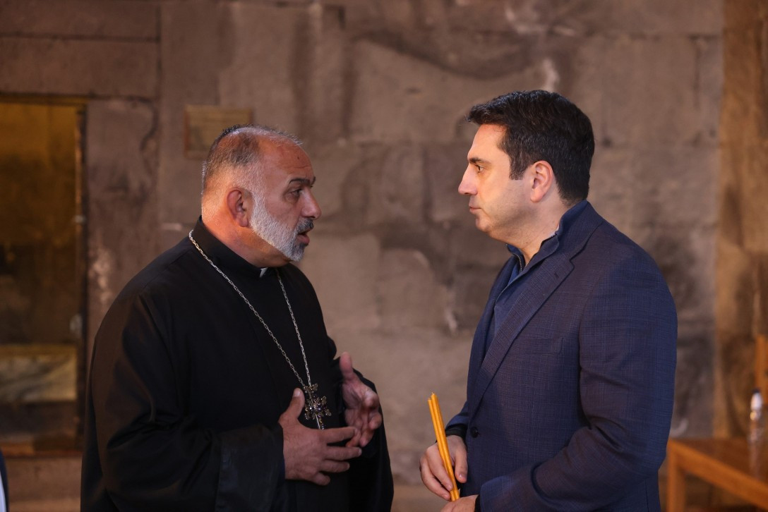 Արցախը թուրքին հանձնած մարդկանց հետ ճանապարհ չեմ գնում. իմ տուն-տեղը, Գանձասարն եմ թողել, եկել, դրանց հետ ի՞նչ խոսեմ. Հայր Սահակը վստահեցնում է՝ Ալեն Սիմոնյանին պատահական է հանդիպել Տաթևի վանքում