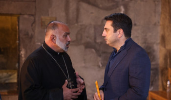 Արցախը թուրքին հանձնած մարդկանց հետ ճանապարհ չեմ գնում. իմ տուն-տեղը, Գանձասարն եմ թողել, եկել, դրանց հետ ի՞նչ խոսեմ. Հայր Սահակը վստահեցնում է՝ Ալեն Սիմոնյանին պատահական է հանդիպել Տաթևի վանքում