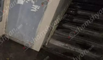 Արաբկիրի շենքում պատի միջով անցնող խմելու ջրի խողովակը վնասվել է`ջուրը հասնում է մինչև էլեկտրահաշվիչների մոտ. կա վտանգ, որ բնակիչները կարող են հnսանքահարվել