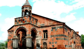 Թալինում վնասել են շենքի բակում կայանված «Սուրբ Աստվածածին» եկեղեցու քահանային պատկանող մեքենան