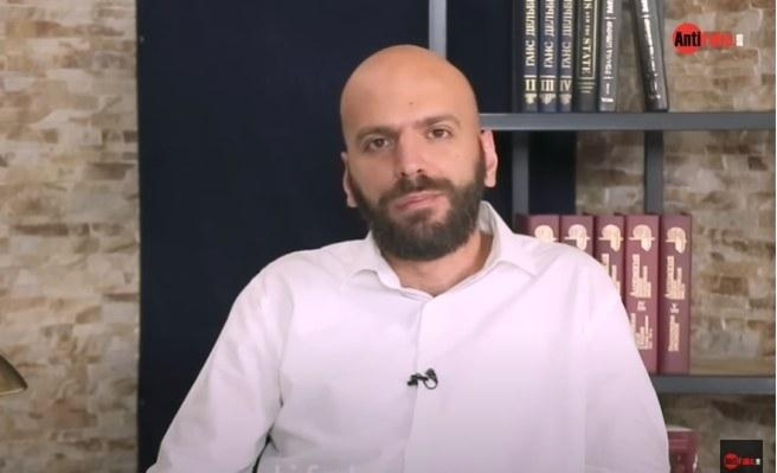 «Արդարադատությանը խոչընդոտելու» տարօրինակ կասկածով ձերբակալվել է նաև «Անտիֆեյք»-ի լրագրող Դավիթ Ֆիդանյանը. փաստաբան