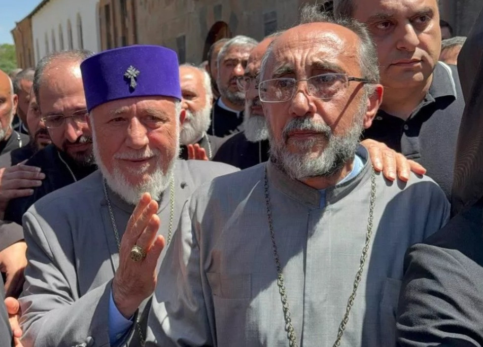 «Աղոթքի նախաճաշի» մասնակիցները կոչ են անում Հայաստանի իշխանություններին ազատ արձակել Հայ Առաքելական եկեղեցու կալանավորված քահանաներին
