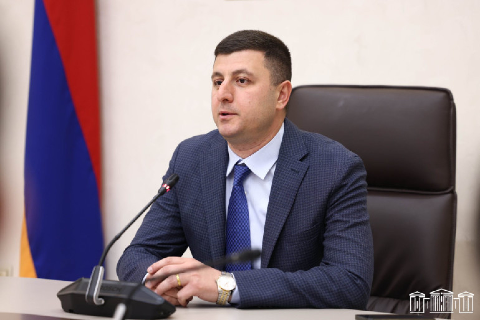 Իշխանությունը վերջին օրերին նոր բլեֆի է անցել, միլիարդավոր դոլարների վարկը փորձում է որպես զենքի գնում «ծախել». Աբրահամյան