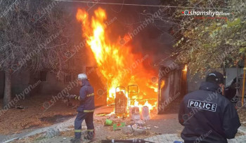 Հրդեհ՝ Երևանի կենտրոնում. կրակն ու ծուխը տեսանելի էր մի քանի 100 մետրից․ վնասվել է կայանված «Citroen C5»–ը