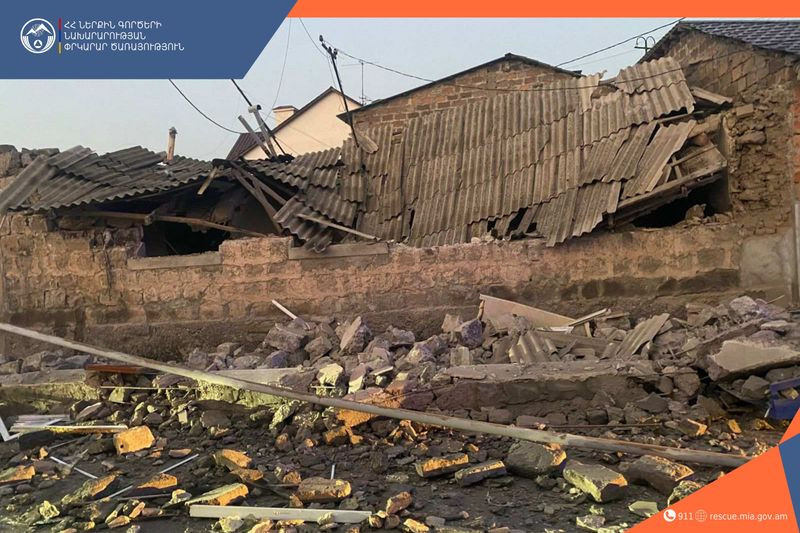 Պայթյnւն՝ Վաղարշապատում․ փրկարարները քաղաքացուն դուրս են բերել փլատակներից