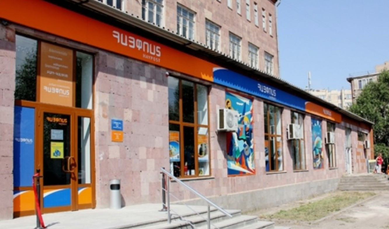 Երևանում տղամարդը կոտրել է «ՀայՓոստ»-ի ապակին և ազդանշանի միանալու հետևանքով դիմել է փախուստի