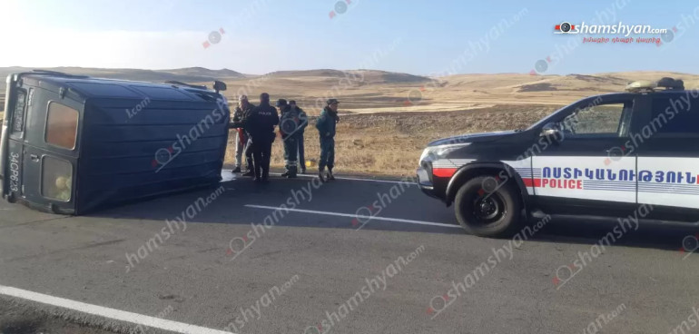 Գավառում «Ford Transit»-ը կողաշրջվել է և հայտնվել ճանապարհի երթևեկելի գոտում