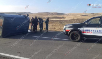 Գավառում «Ford Transit»-ը կողաշրջվել է և հայտնվել ճանապարհի երթևեկելի գոտում