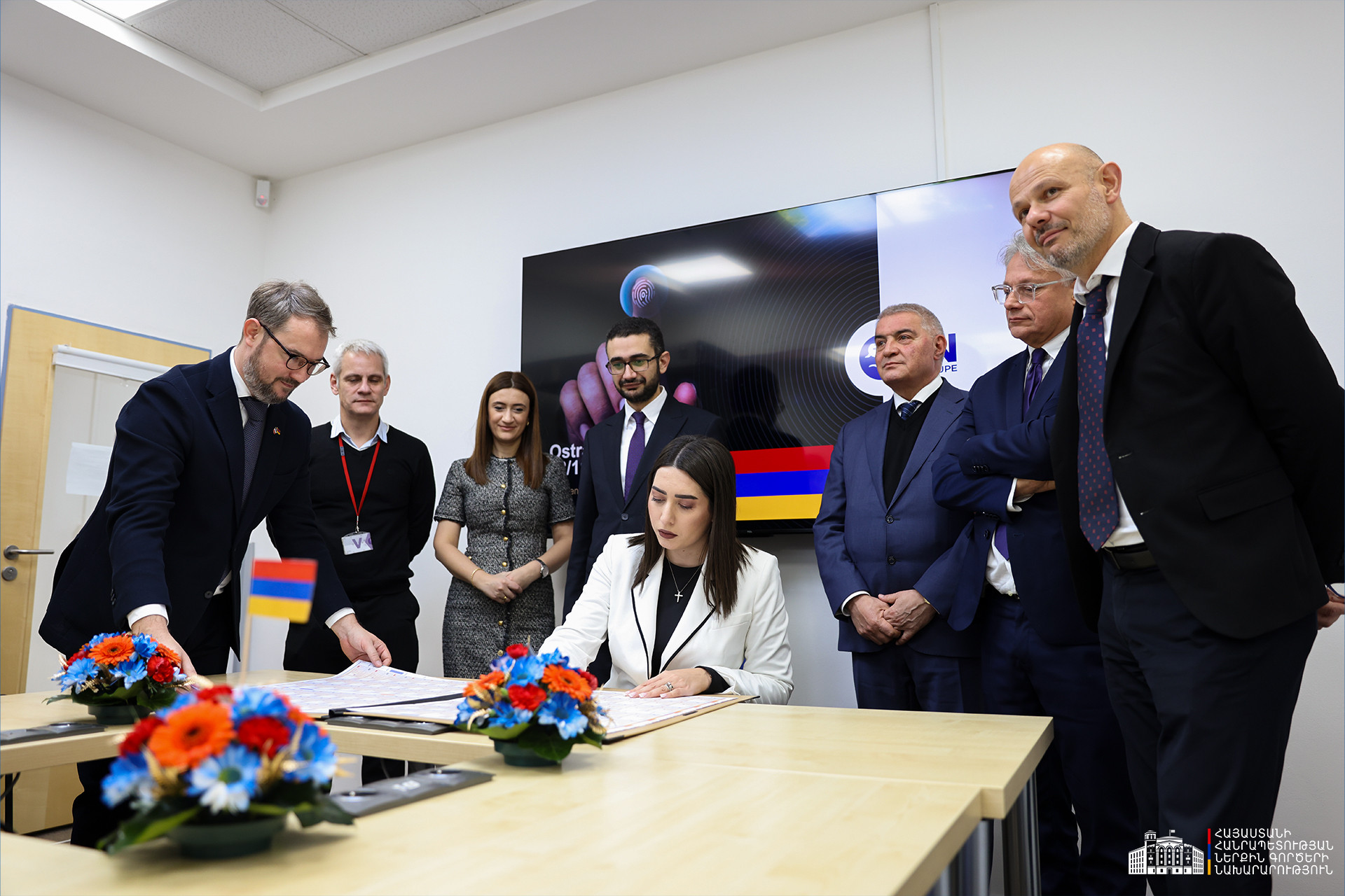 ՆԳ նախարարը հաստատել է նույնականացման քարտի նոր արտաքին տեսքն ու անվտանգային բաղադրիչները․ մեկնարկել է հումքի արտադրությունը