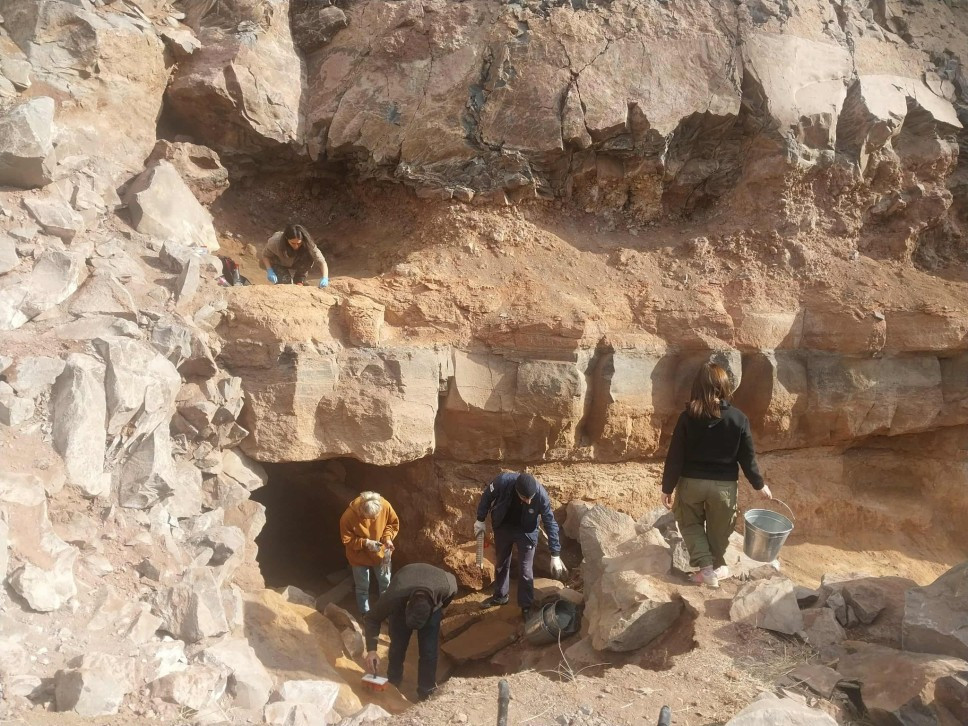 Օհանավանի նորահայտ ժայռափոր համալիրում պեղումների ընթացքում բացվում է համալիրի տնտեսական նշանակության քարայր-կացարաններից մեկը