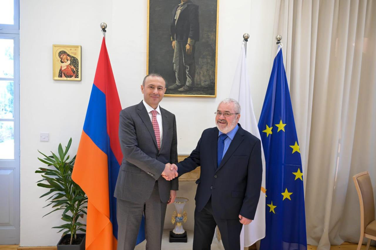 Արմեն Գրիգորյանը հանդիպել է Կիպրոսի նախագահի ազգային անվտանգության խորհրդական և Հետախուզության ծառայության տնօրենի հետ