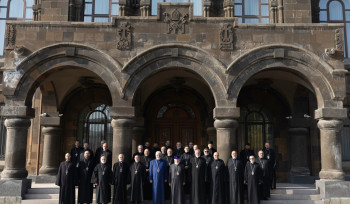 Գարեգին Բ-ն Արարատյան Հայրապետական թեմի հոգևոր սպասավորներին հորդորել է աներկյուղ ու նախանձախնդիր կերպով հաղթահարել ամեն տեսակի դժվարություն