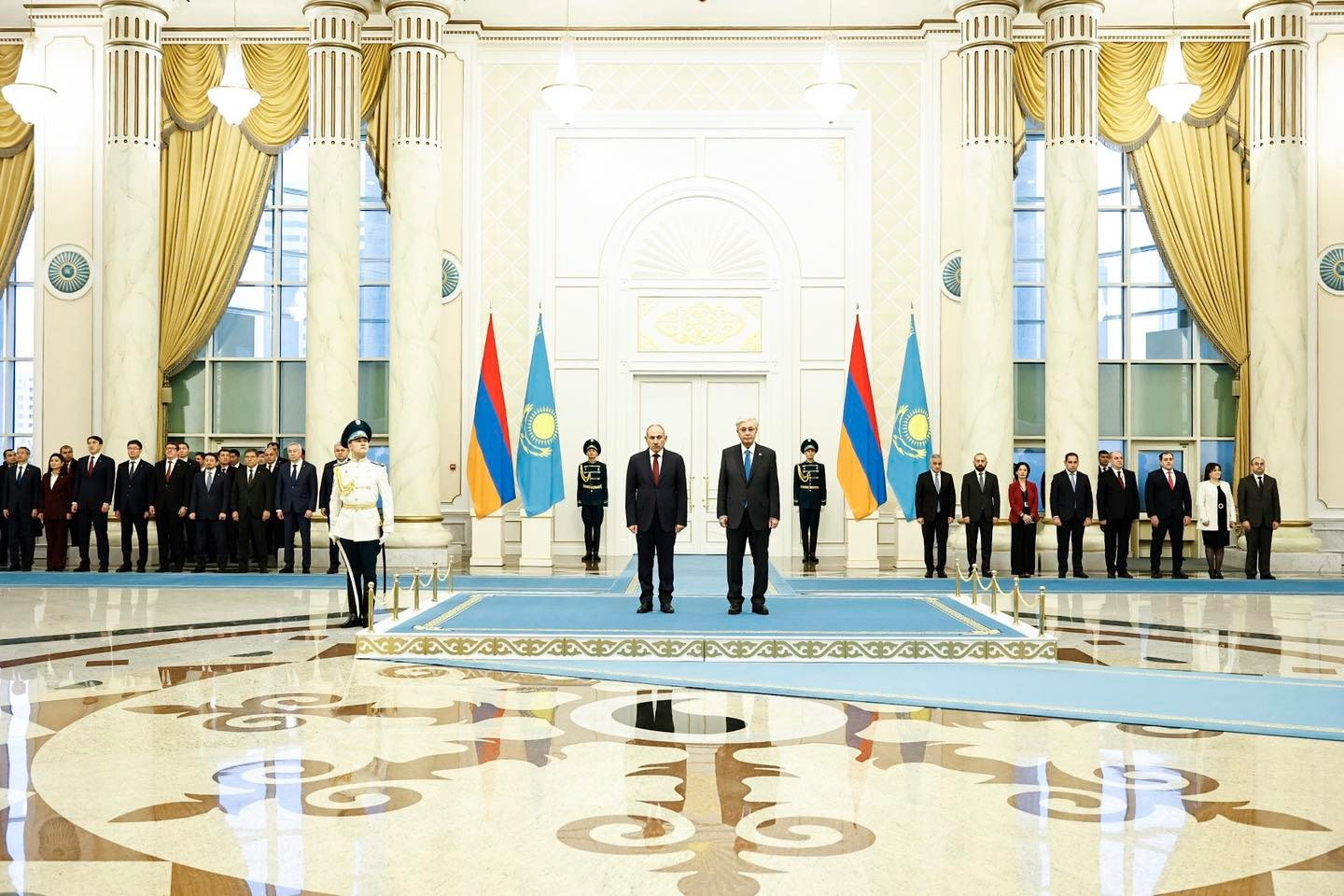 Կստորագրեն մի շարք  փաստաթղթեր․ տեղի է ունեցել Նիկոլ Փաշինյանի և Կասիմ-Ժոմարտ Տոկաևի ընդլայնված կազմով հանդիպումը