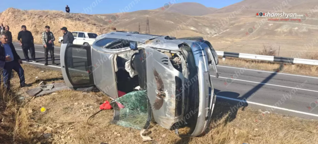 «Opel»-ը կողաշրջվել է․ հայր ու որդի տեղափոխվել են հիվանդանոց