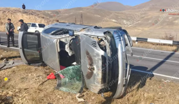 «Opel»-ը կողաշրջվել է․ հայր ու որդի տեղափոխվել են հիվանդանոց