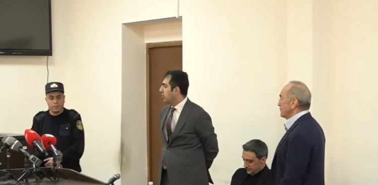 Ես ավելի շատ գալիս եմ՝ բարի կամք դրսևորելով, բայց իմ ներքին համոզմունքն այն է, որ ինչ անում ենք, աբսուրդ է. Քոչարյանը՝ դատական նիստում