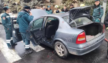 Արագածոտնի մարզպետարանի մոտ կայանված «Opel»-ում հրդեհ է բռնկվել