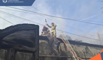 Հրդեհ է բռնկվել Գյումրի քաղաքի Տերյան փողոցի հարակից մի քանի տների տանիքներում