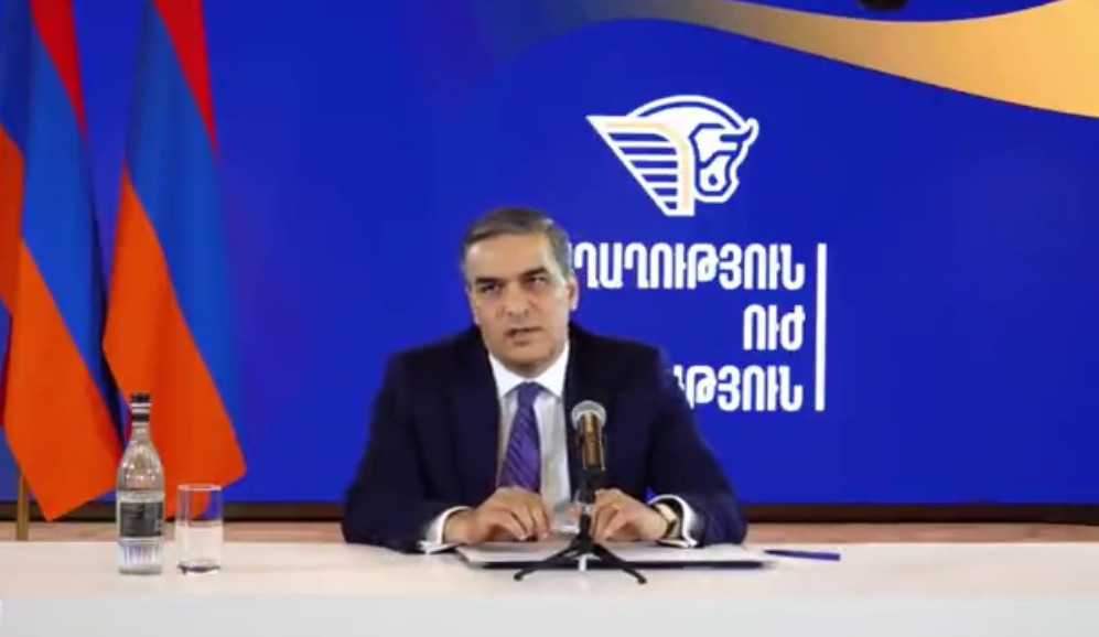 Արման Թաթոյանը Փաշինյանին հրավիրում է բանավեճի