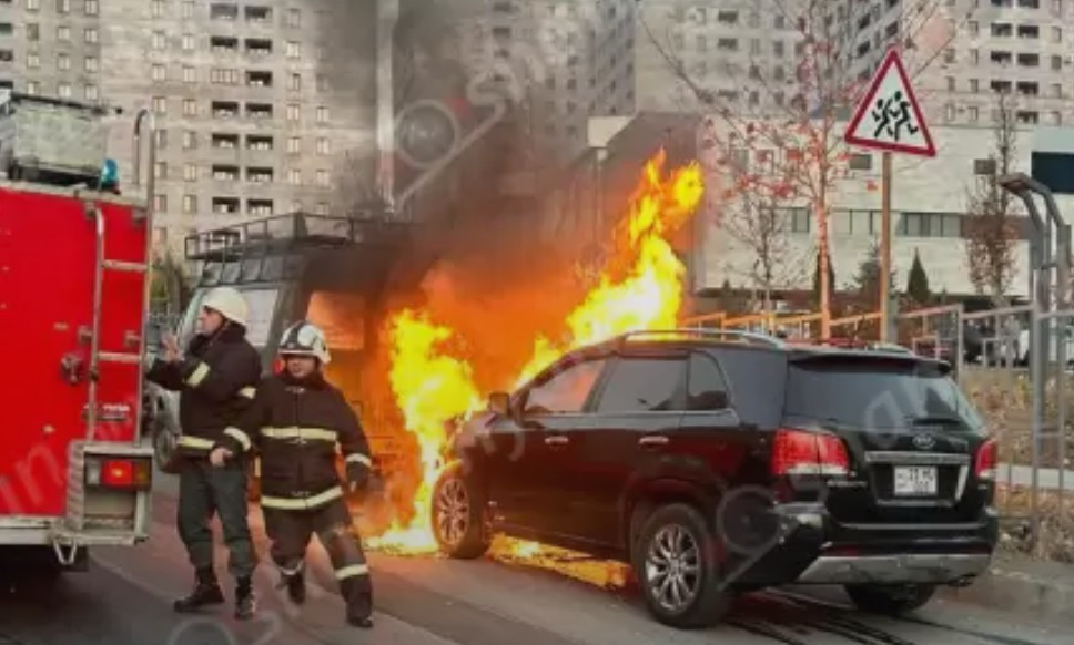 Երևանում կայանված «Kia»-ում հրդեհ է բռնկվել