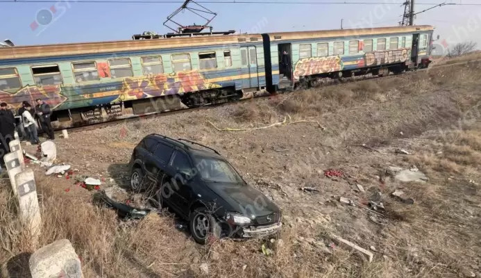 Արարատի մարզում բախվել են մարդատար գնացքն ու «Opel»-ը․ վերջինը հայտնվել է ձորակում