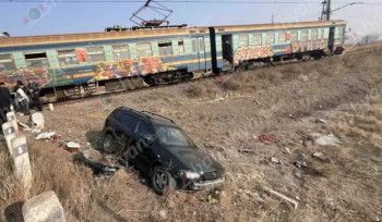 Արարատի մարզում բախվել են մարդատար գնացքն ու «Opel»-ը․ վերջինը հայտնվել է ձորակում