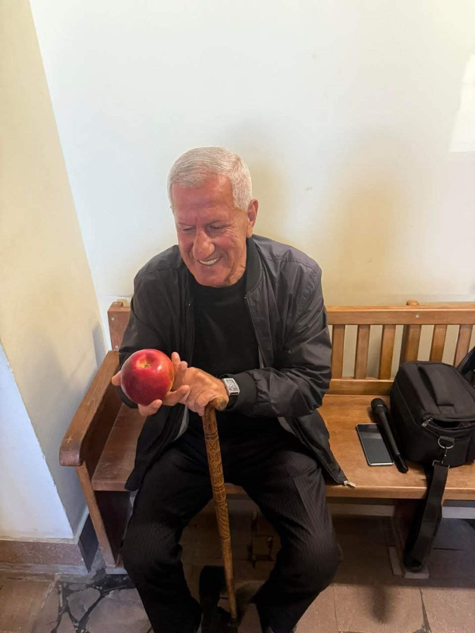 Փաշինյանի ուղղությամբ խնձոր նետած Ալբերտ Առստամյանի արդարացման վճիռը Վերաքննիչը անփոփոխ թողեց